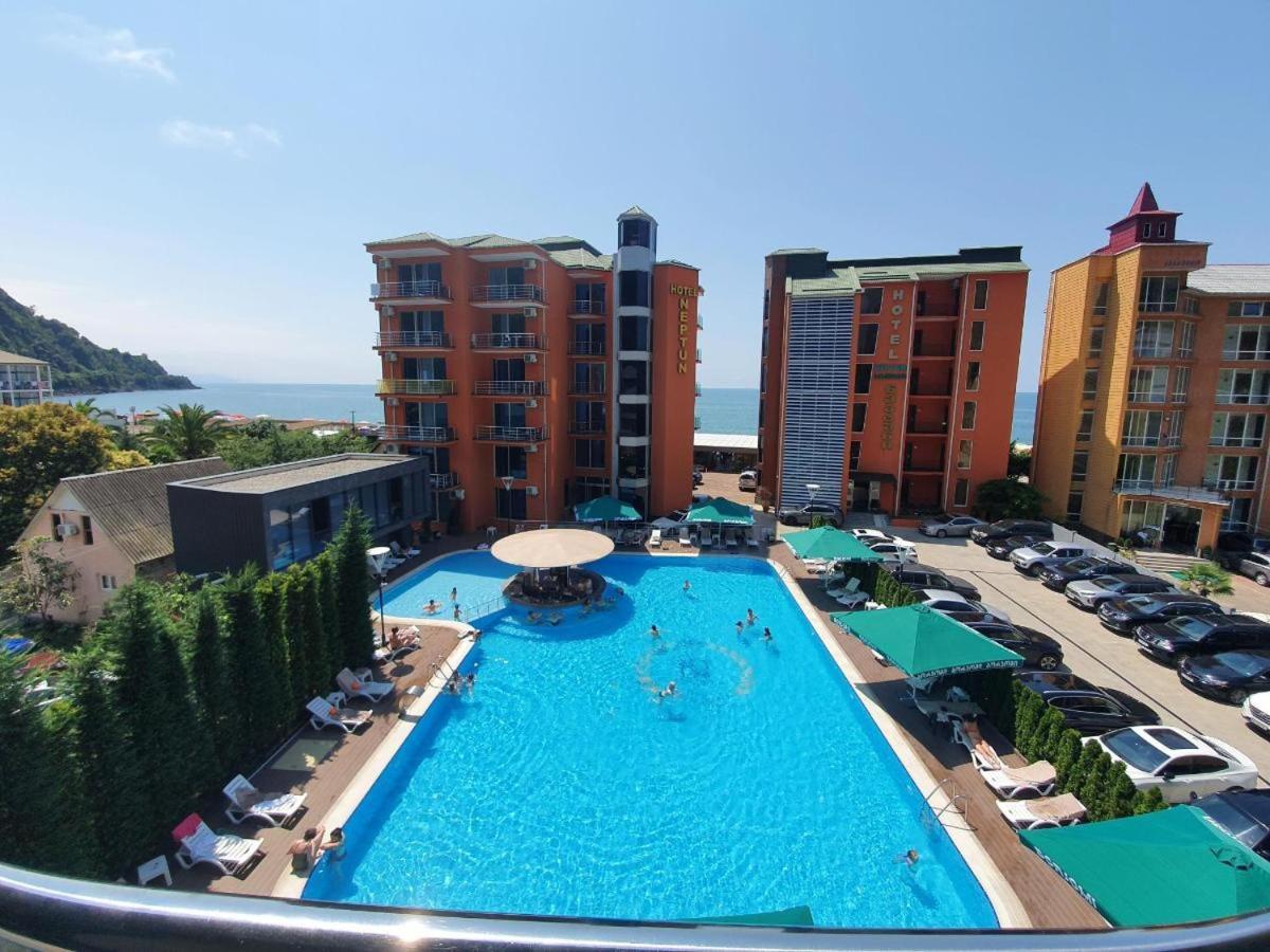 Hotel Neptun Kvariati Bagian luar foto