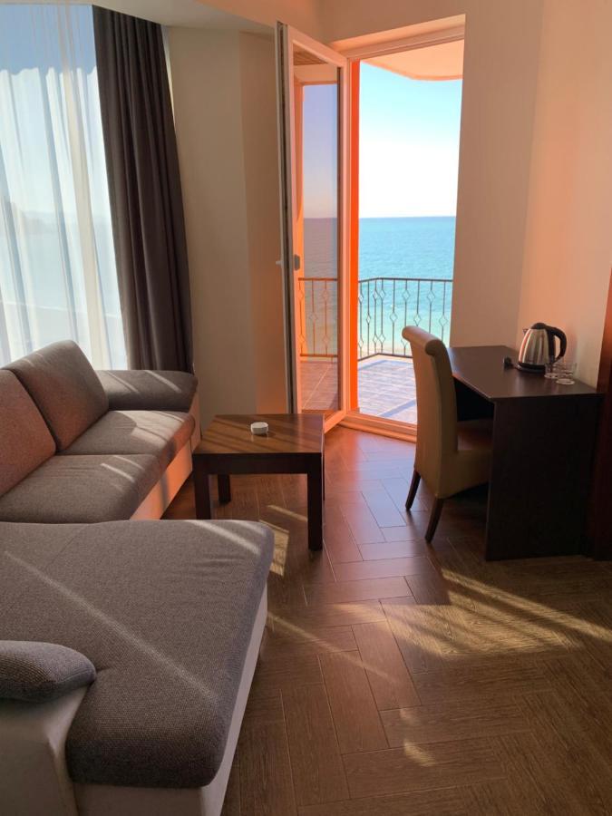 Hotel Neptun Kvariati Bagian luar foto