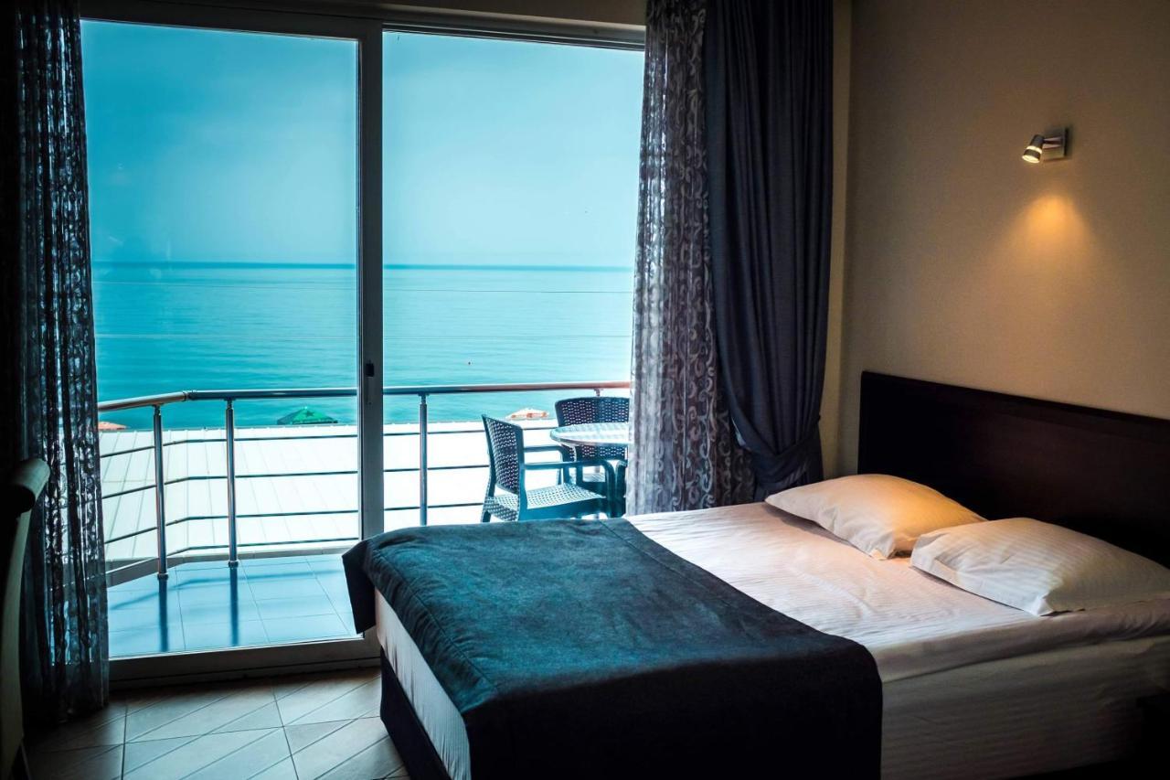 Hotel Neptun Kvariati Bagian luar foto