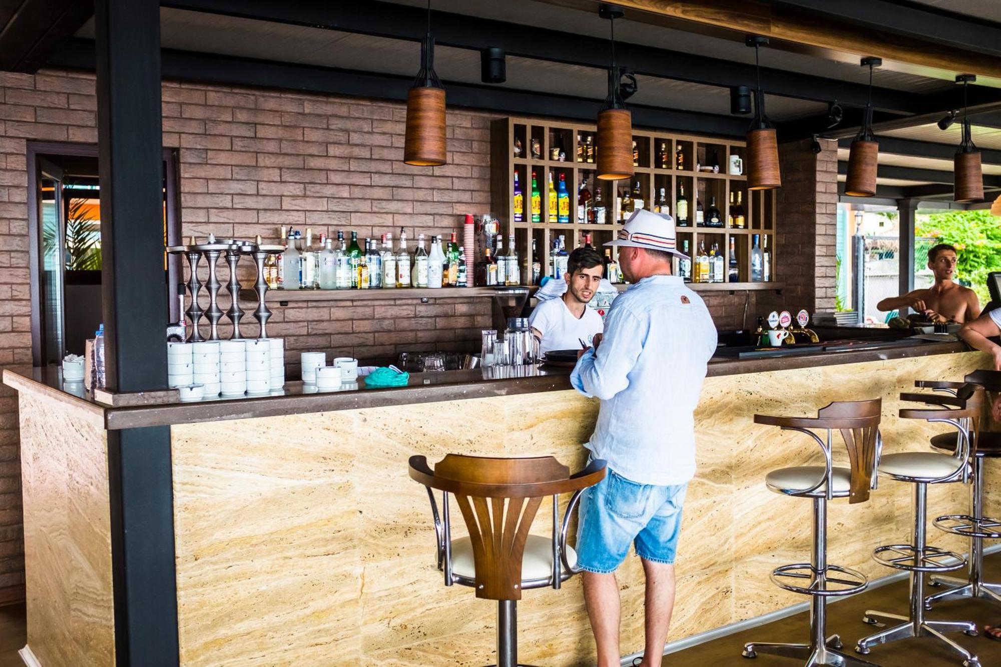 Hotel Neptun Kvariati Bagian luar foto