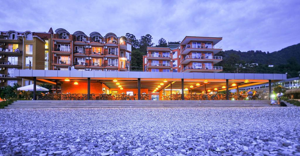 Hotel Neptun Kvariati Bagian luar foto