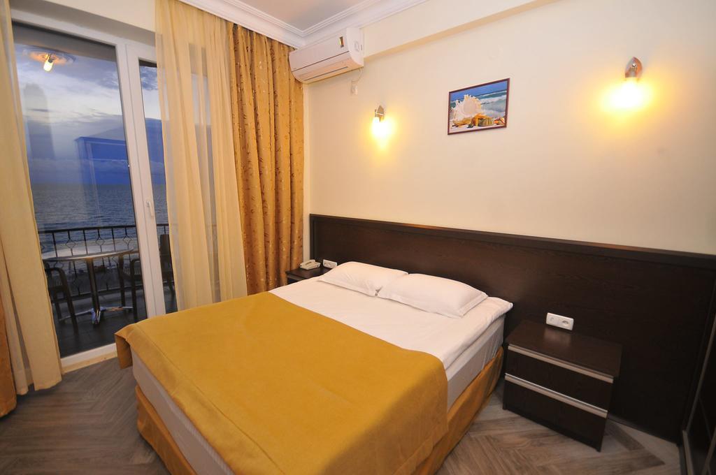 Hotel Neptun Kvariati Bagian luar foto