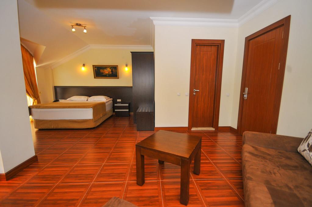 Hotel Neptun Kvariati Bagian luar foto