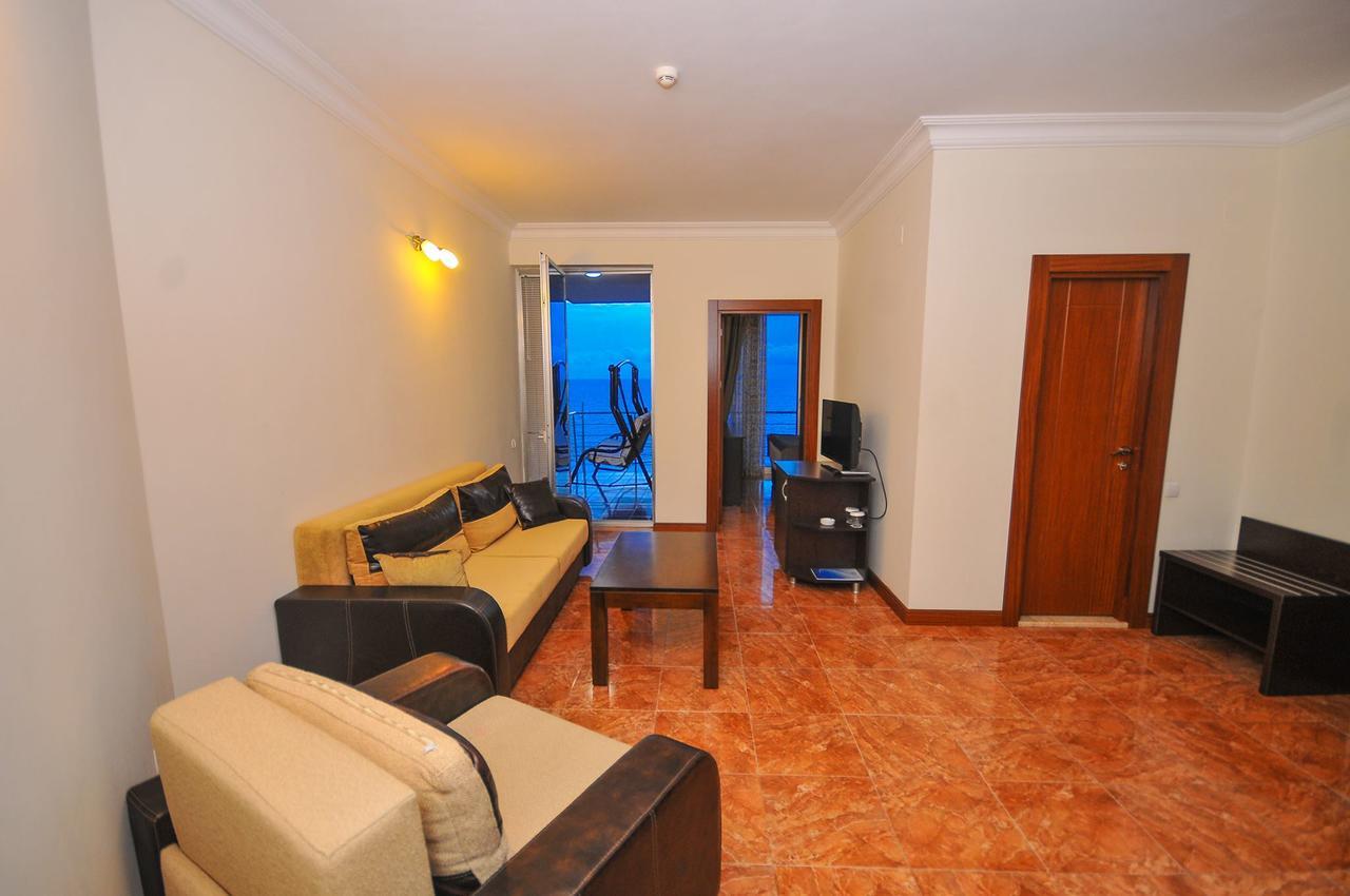Hotel Neptun Kvariati Bagian luar foto